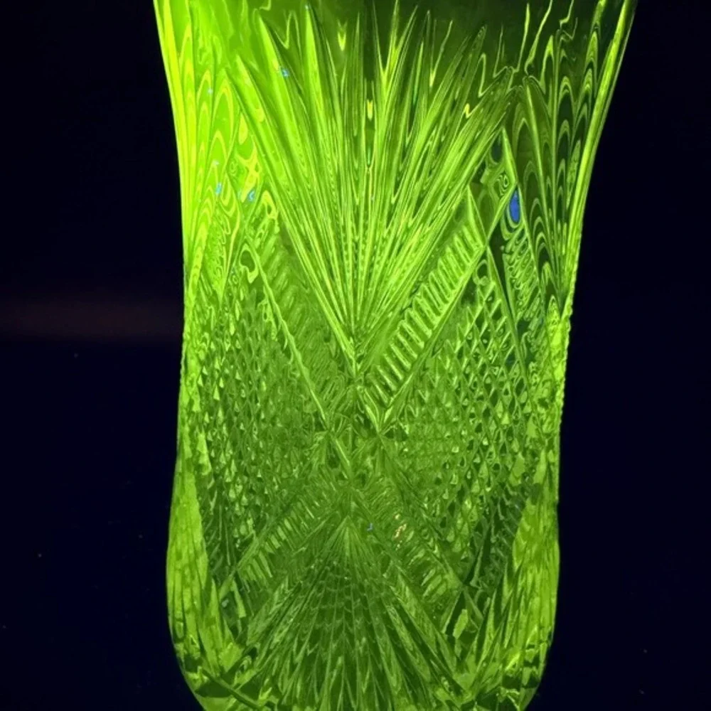 Antique Manganese UV Glow Glass Vase‎ Scalloped Rim Diamond Fan Pattern PENNOVA